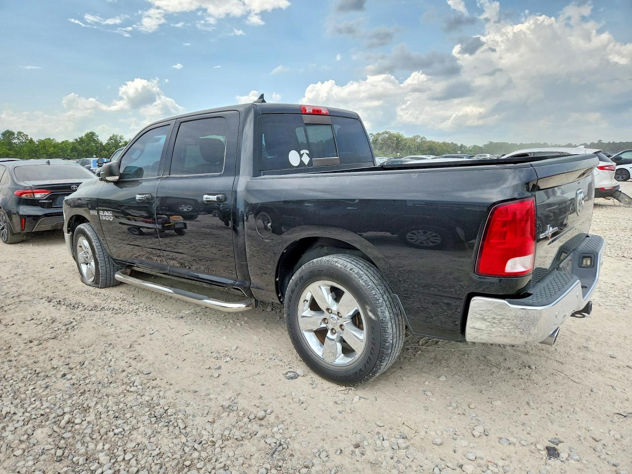 2016 RAM 1500 SLT — снимка 2