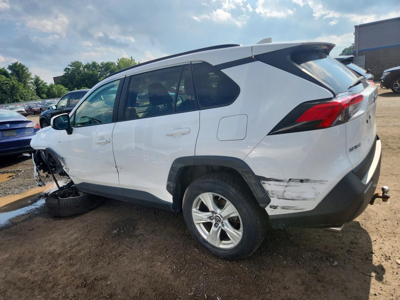 2019 TOYOTA RAV4 XLE — снимка 2