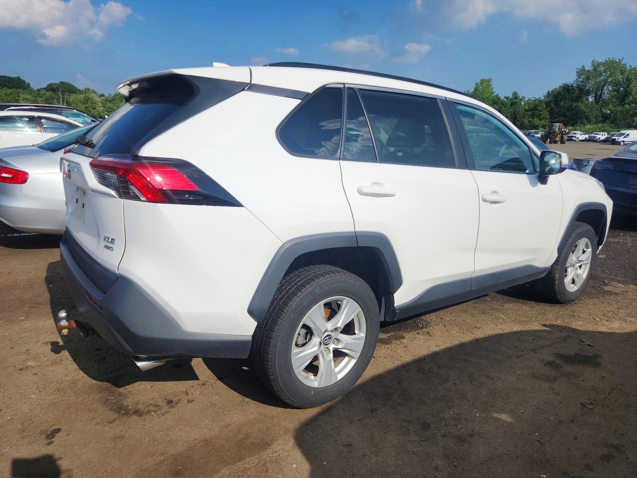 2019 TOYOTA RAV4 XLE — снимка 3