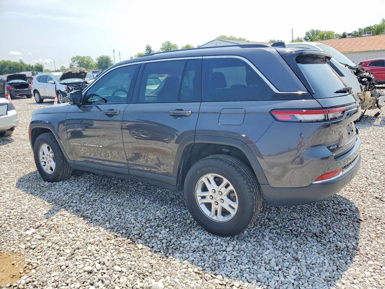 2024 JEEP GRAND CHEROKEE LAREDO — снимка 2
