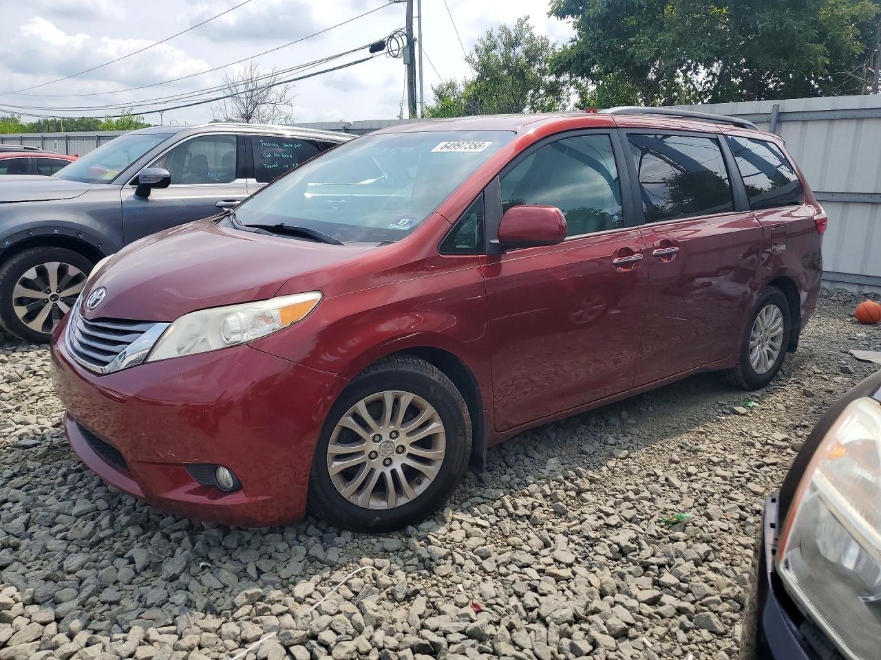 2017 TOYOTA SIENNA XLE 8-PASSENGER