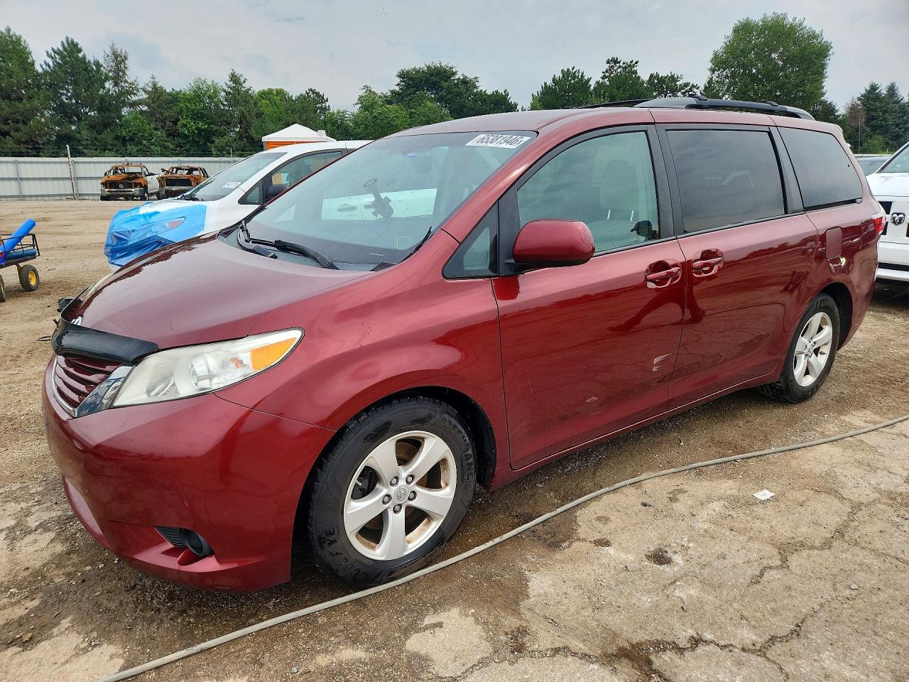 2016 TOYOTA SIENNA LE