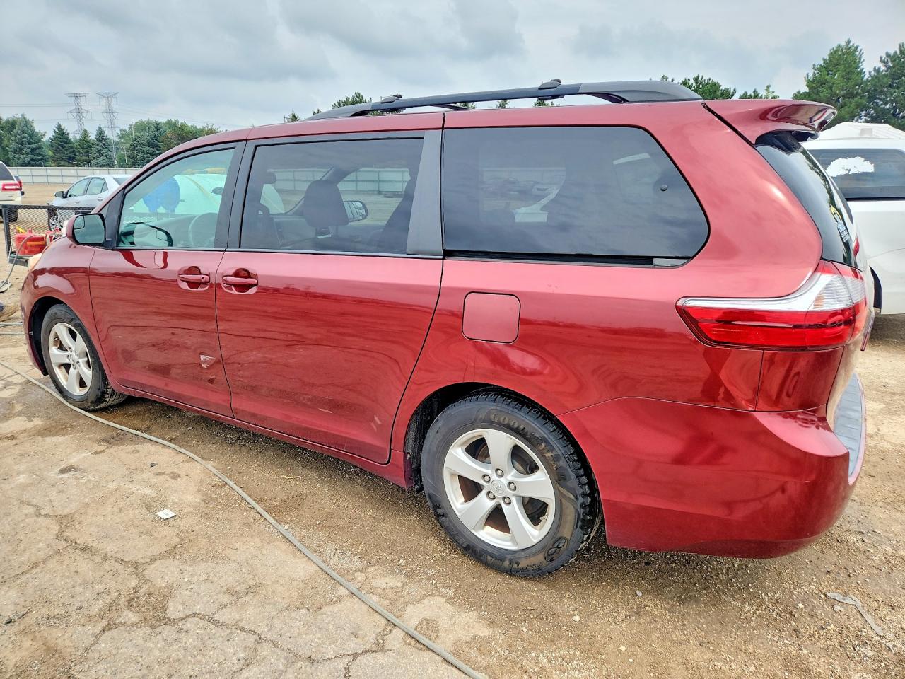 2016 TOYOTA SIENNA LE — снимка 2