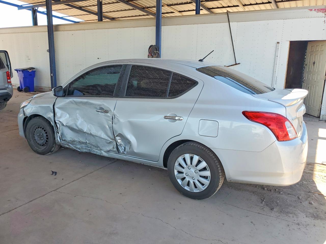 2017 NISSAN VERSA 1.6 SV — снимка 2