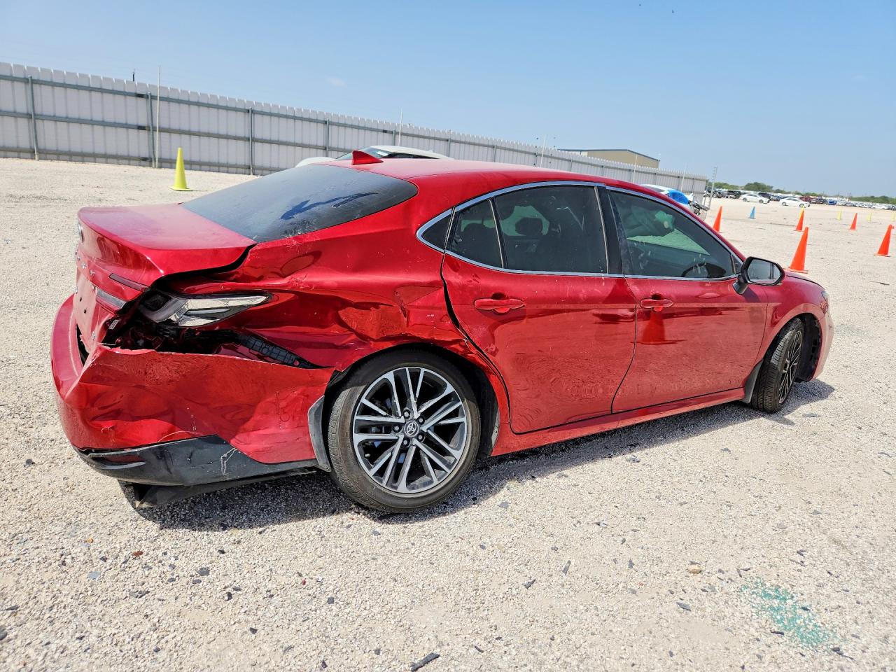 2026 TOYOTA CAMRY XLE — снимка 3