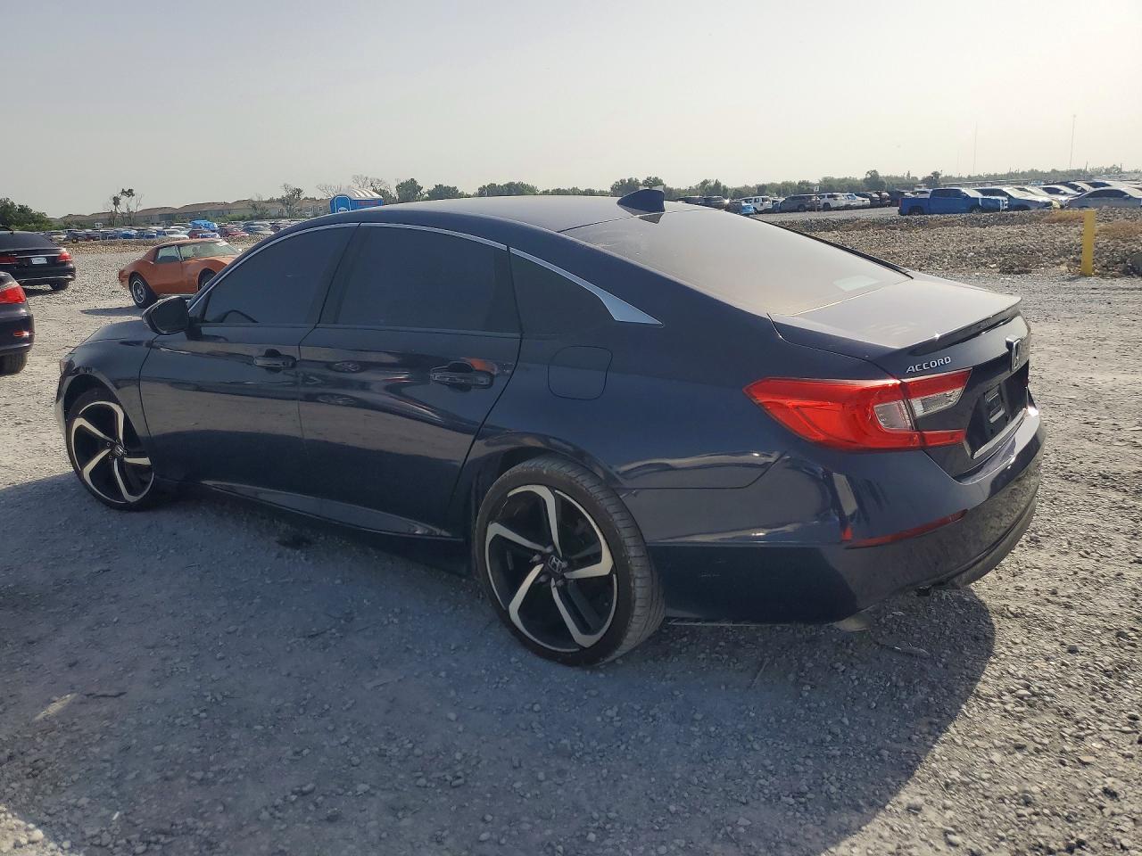 2018 HONDA ACCORD LX — снимка 2