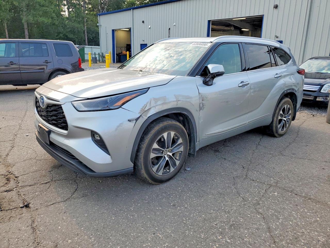 2022 TOYOTA HIGHLANDER HYBRID XLE