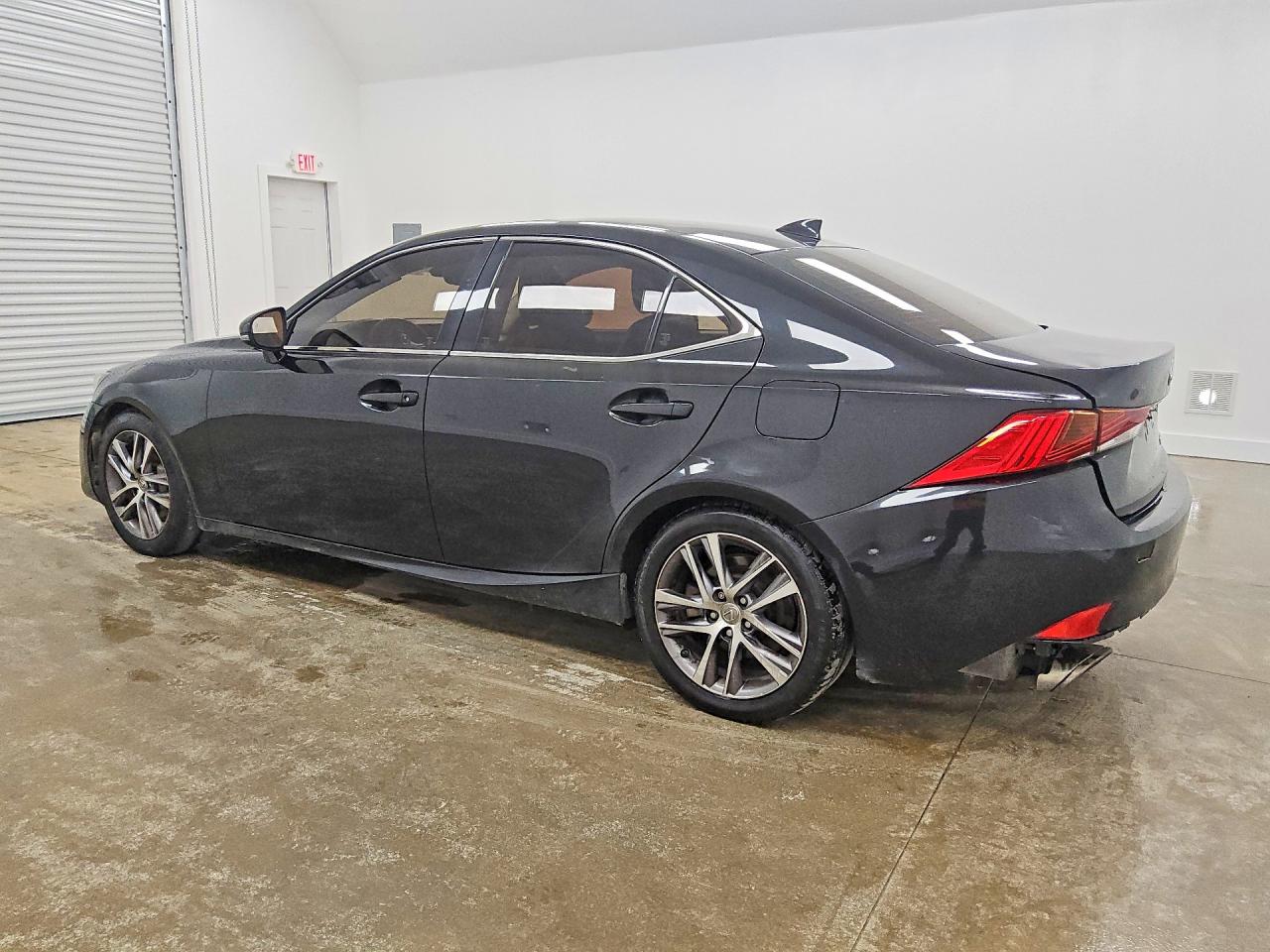 2018 LEXUS IS 300 — снимка 2