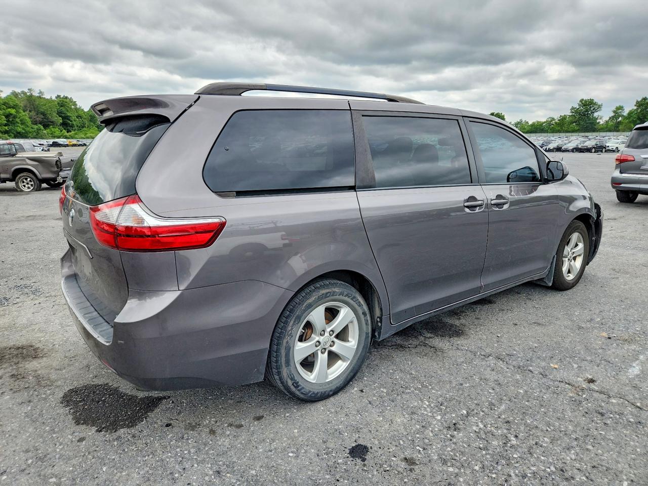 2017 TOYOTA SIENNA LE — снимка 3