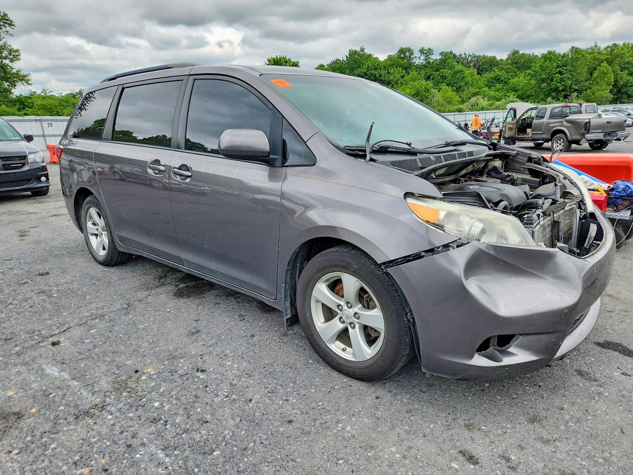 2017 TOYOTA SIENNA LE — снимка 4