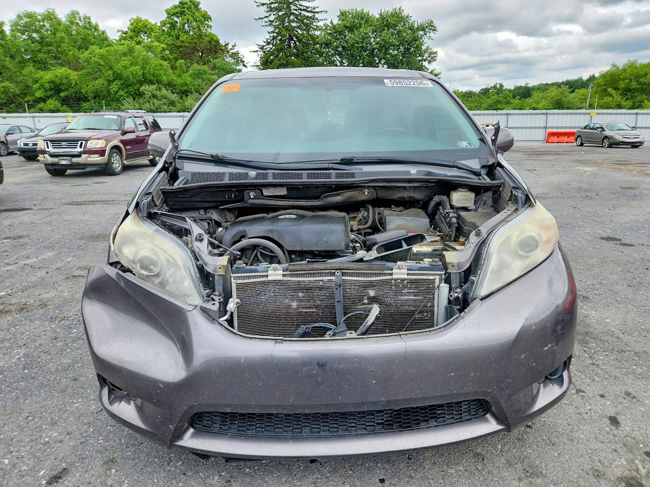 2017 TOYOTA SIENNA LE — снимка 5