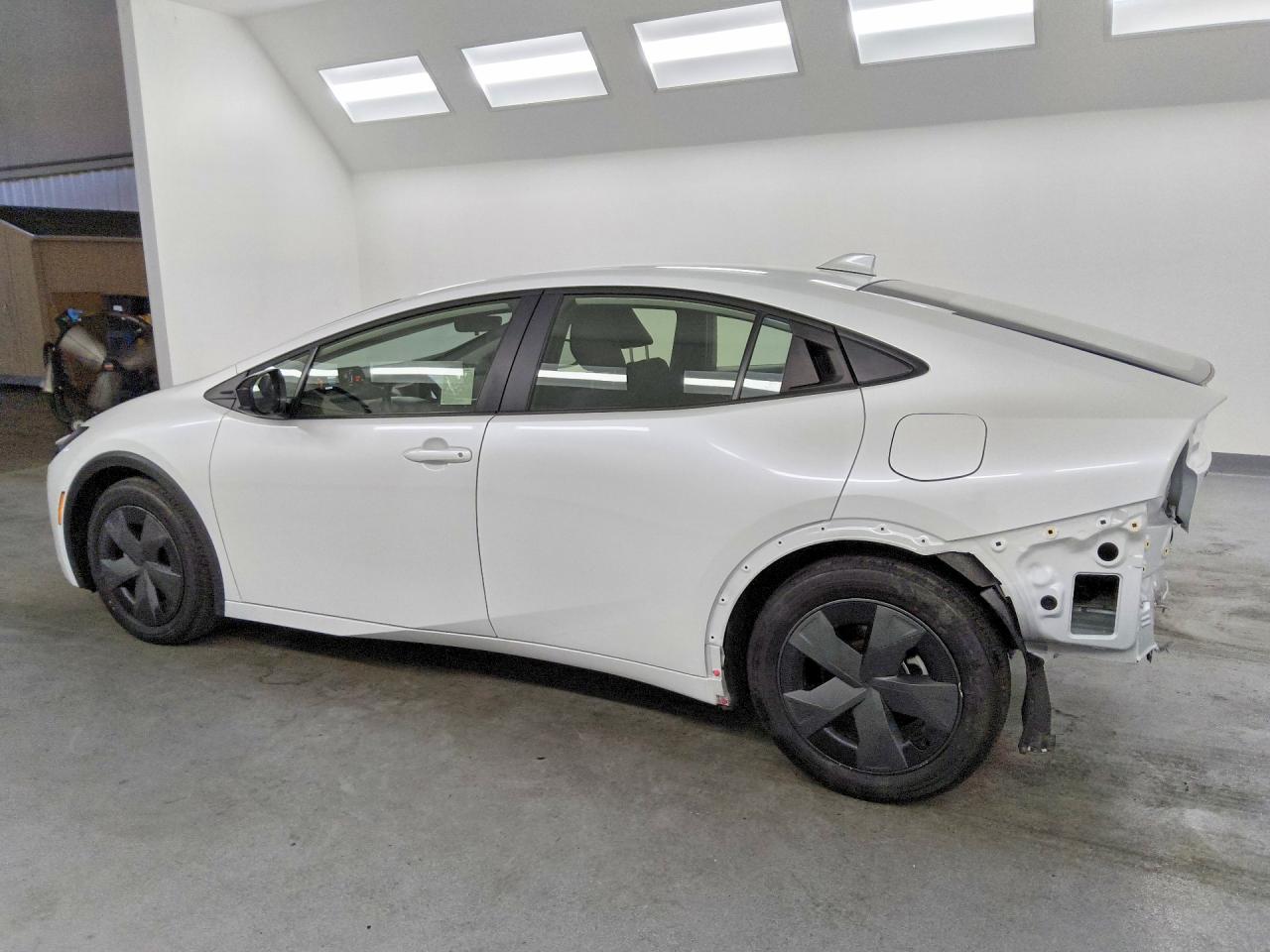 2025 TOYOTA PRIUS LE — снимка 2