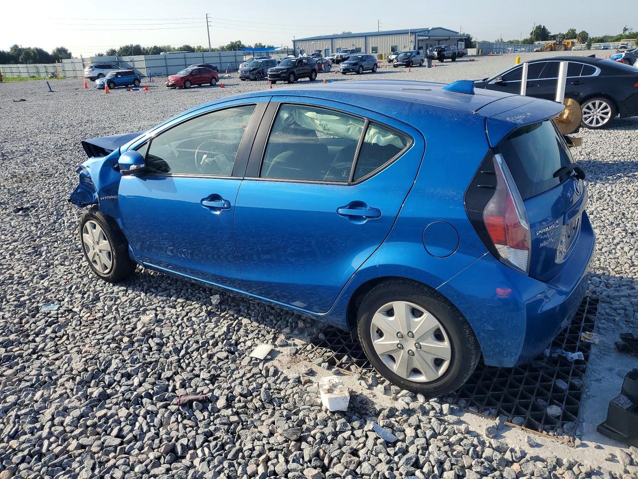 2015 TOYOTA PRIUS C TWO — снимка 2