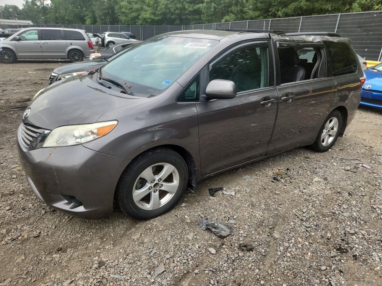 2017 TOYOTA SIENNA LE