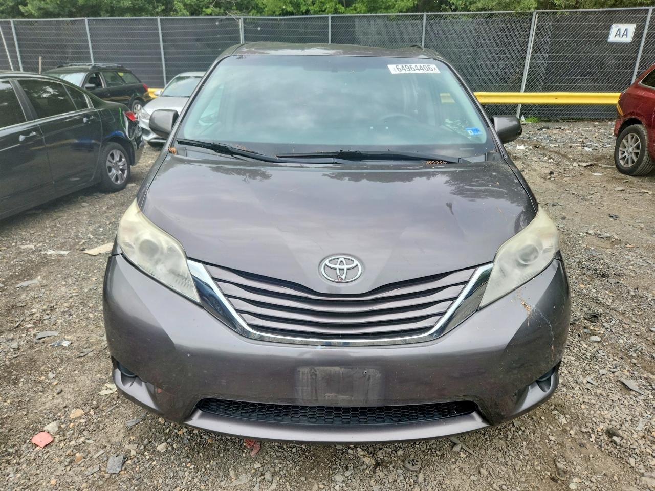 2017 TOYOTA SIENNA LE — снимка 5