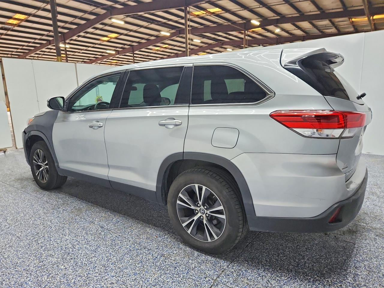 2019 TOYOTA HIGHLANDER LE — снимка 2