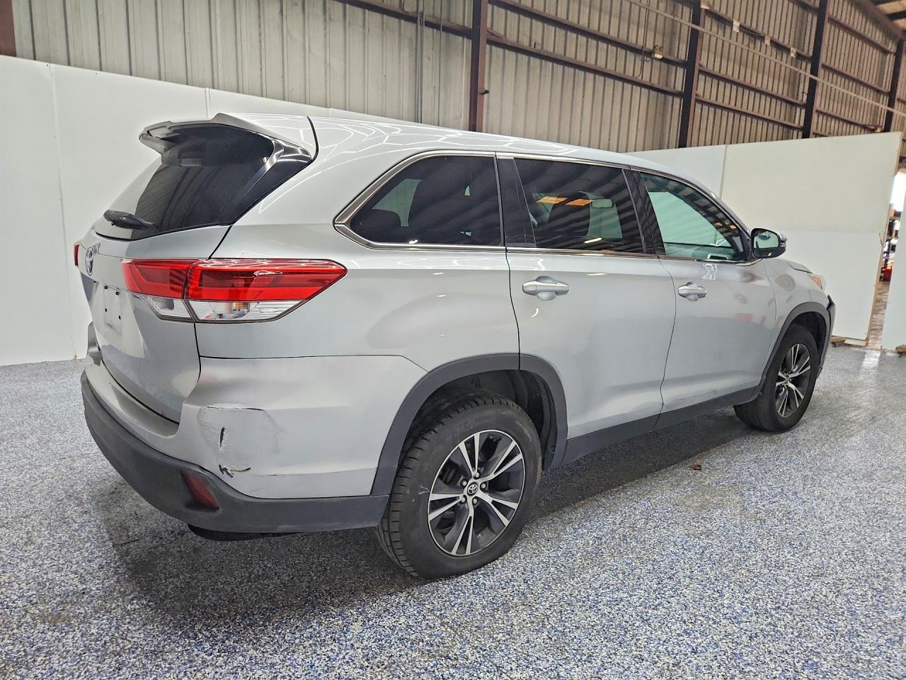 2019 TOYOTA HIGHLANDER LE — снимка 3