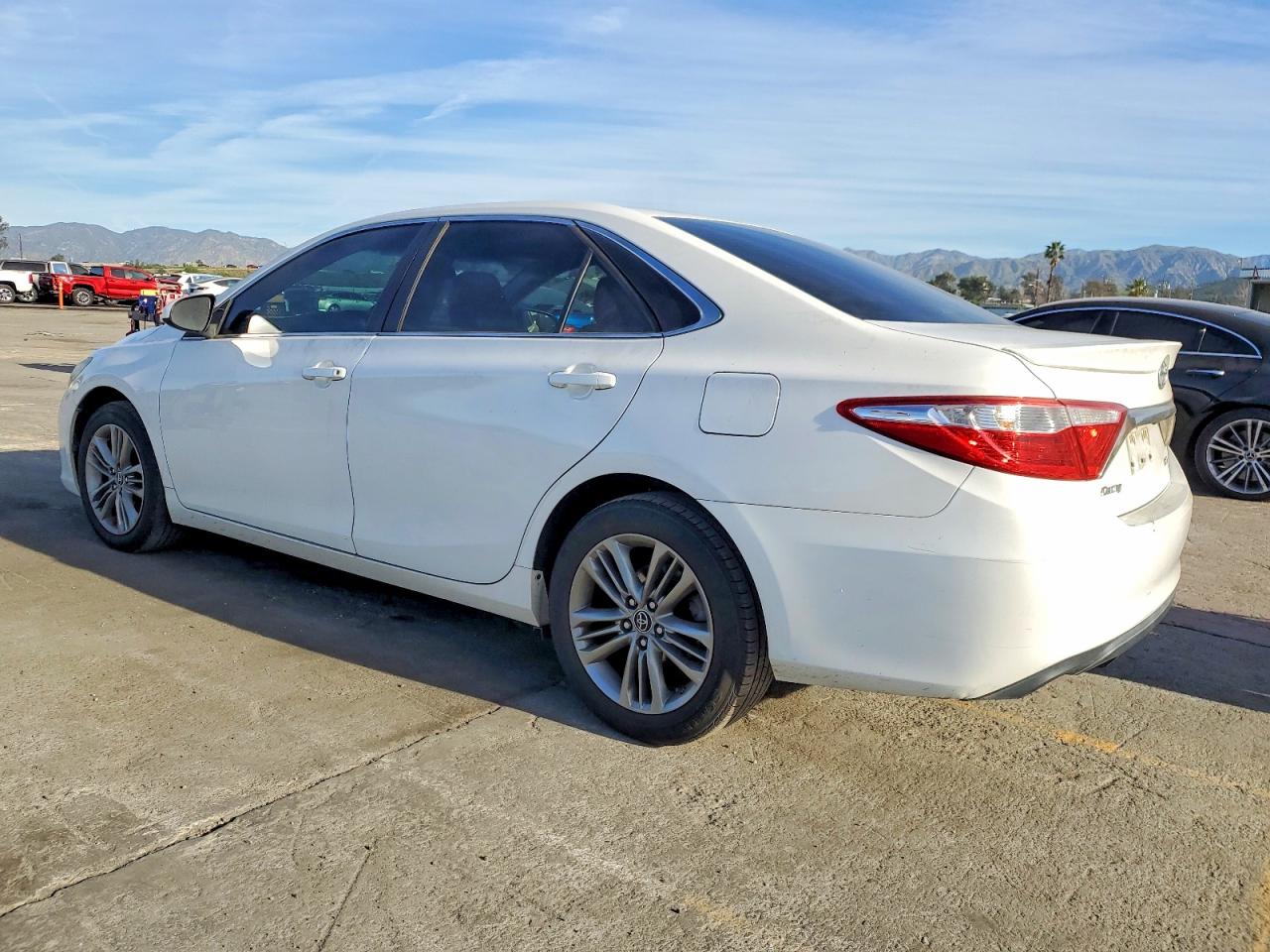 2015 TOYOTA CAMRY LE — снимка 2