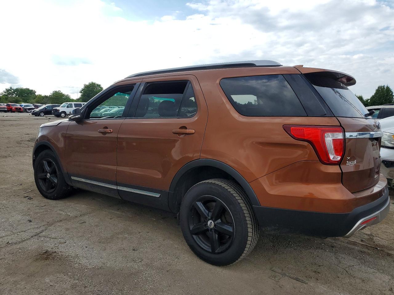 2017 FORD EXPLORER XLT — снимка 2