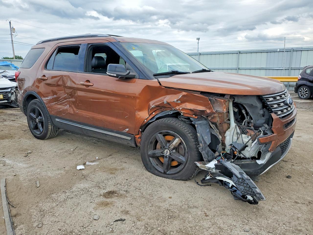 2017 FORD EXPLORER XLT — снимка 4