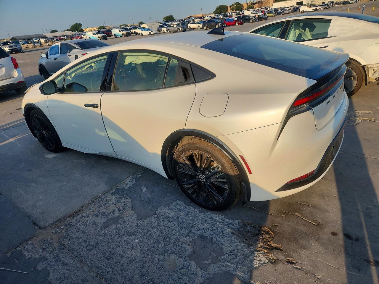 2025 TOYOTA PRIUS NIGHTSHADE — снимка 2