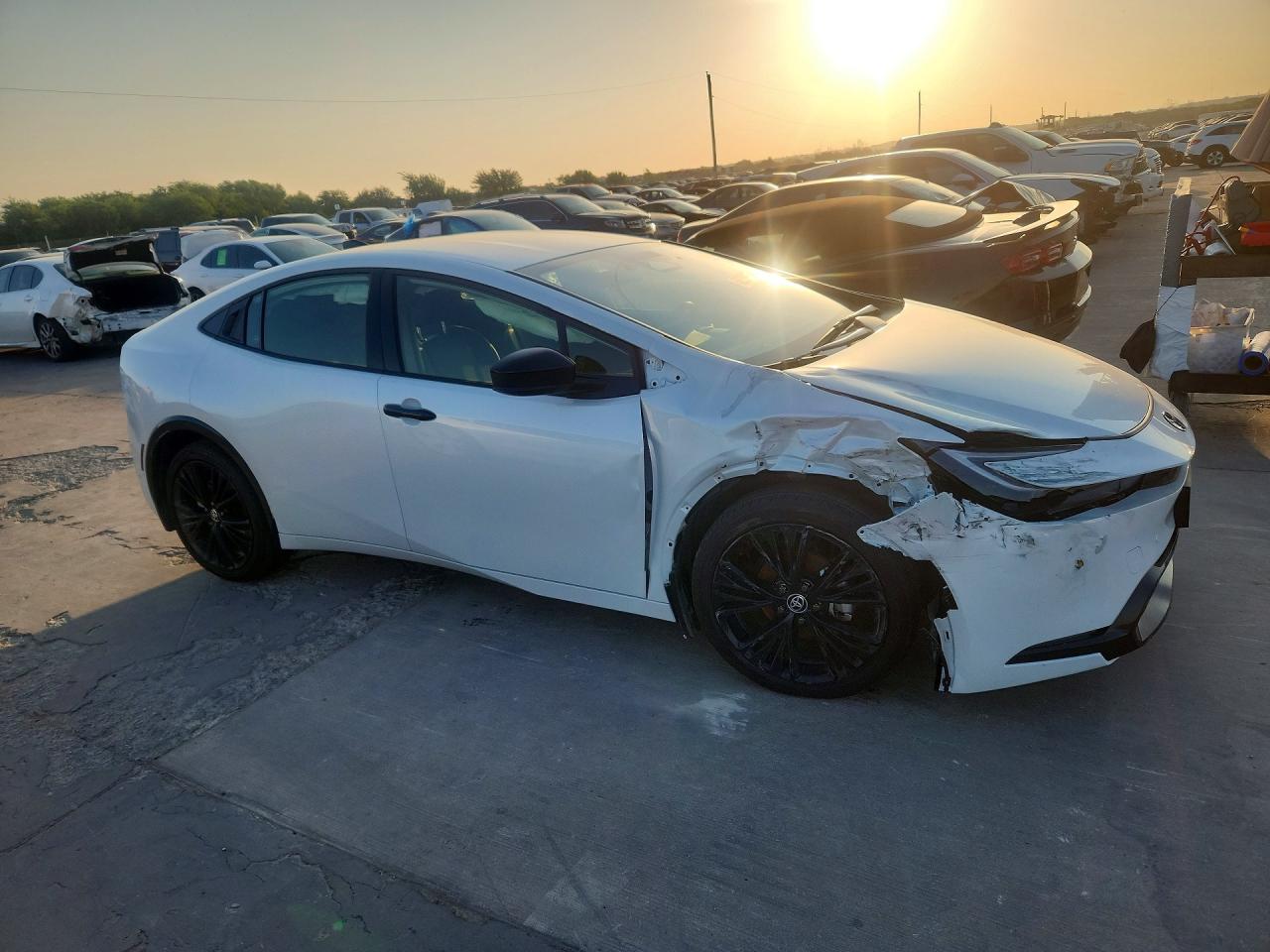 2025 TOYOTA PRIUS NIGHTSHADE — снимка 4