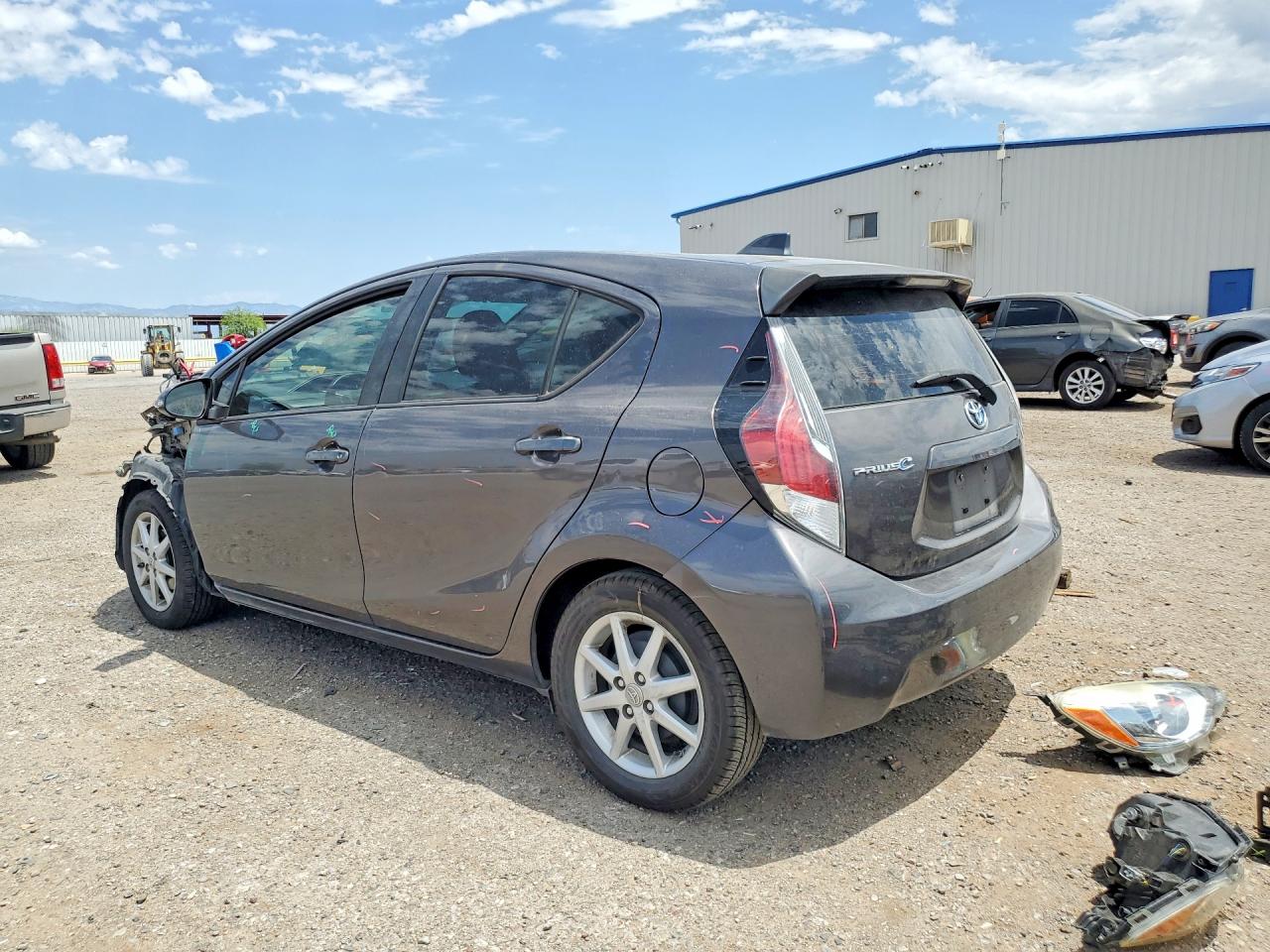 2015 TOYOTA PRIUS C THREE — снимка 2