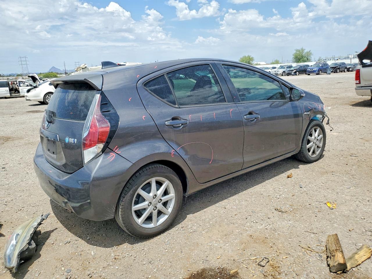 2015 TOYOTA PRIUS C THREE — снимка 3