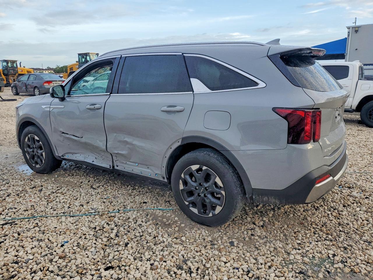 2025 KIA SORENTO S — снимка 2