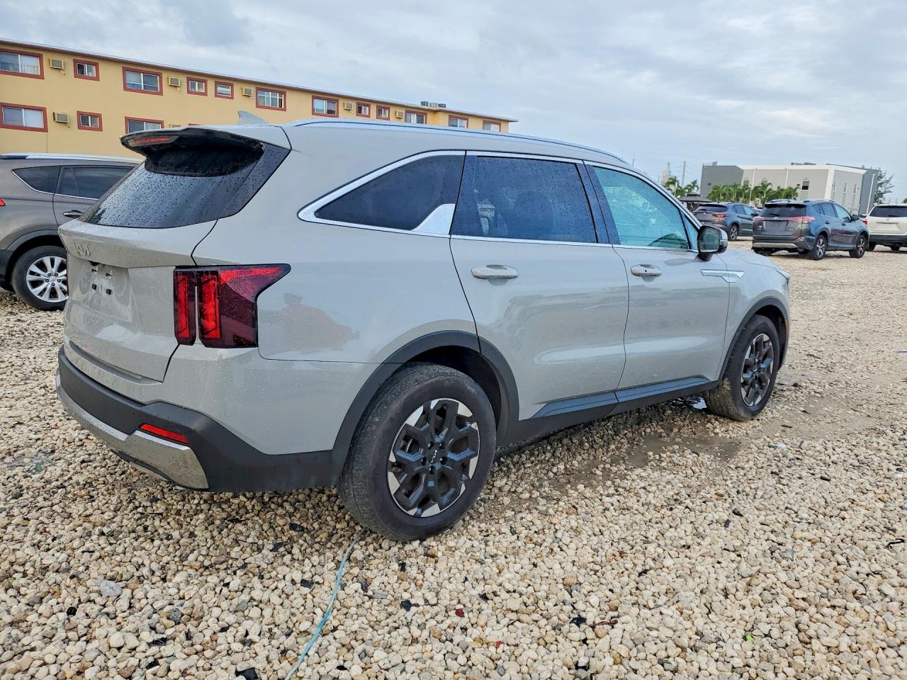 2025 KIA SORENTO S — снимка 3