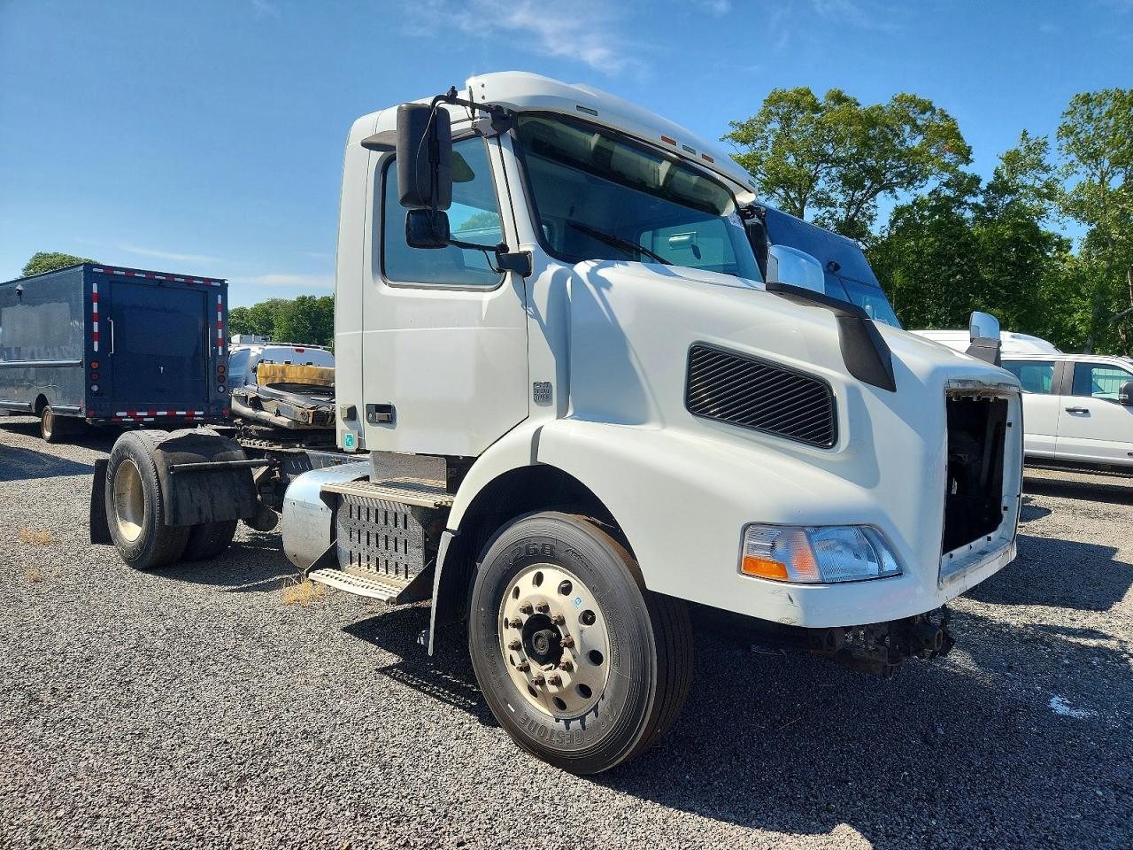 2016 VOLVO VNM