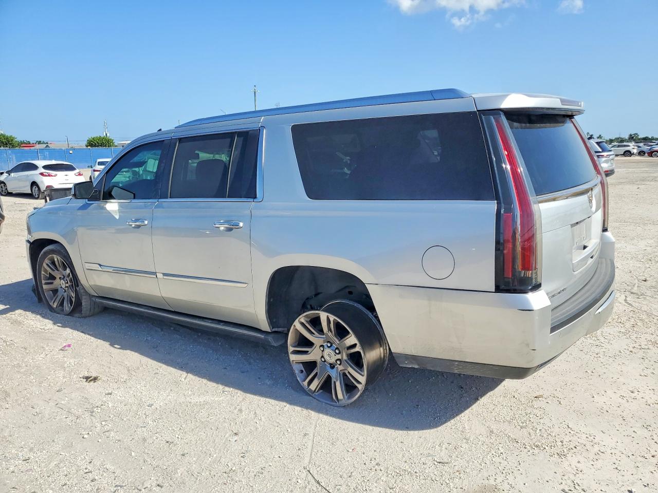 2015 CADILLAC ESCALADE ESV PREMIUM — снимка 2