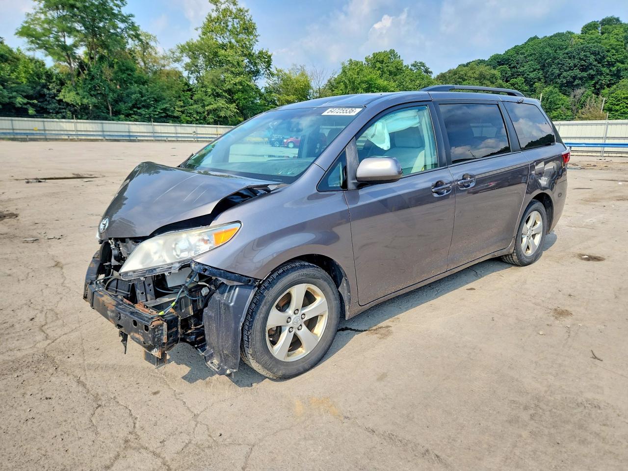 2017 TOYOTA SIENNA LE