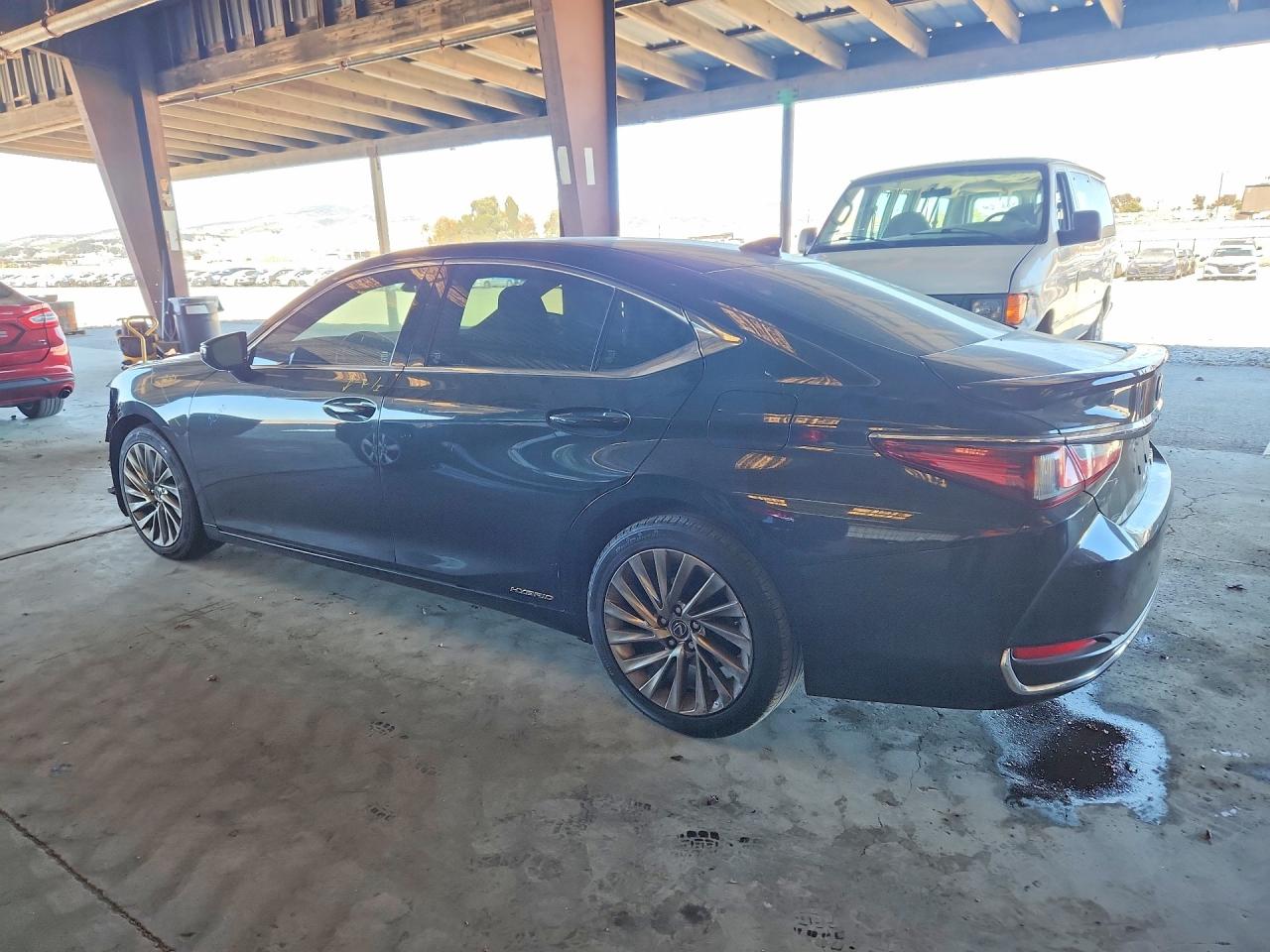 2019 LEXUS ES 300H — снимка 2