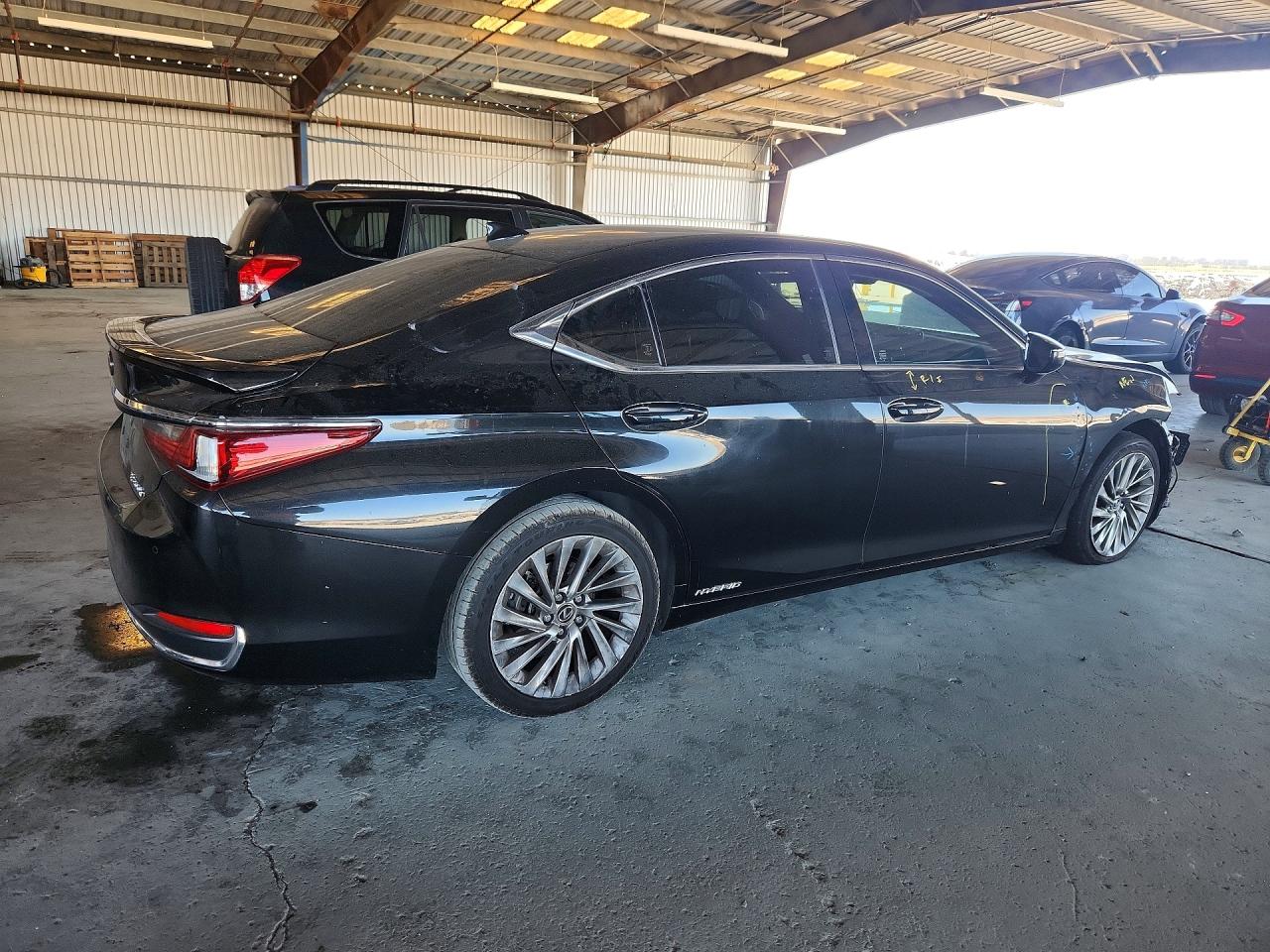 2019 LEXUS ES 300H — снимка 3