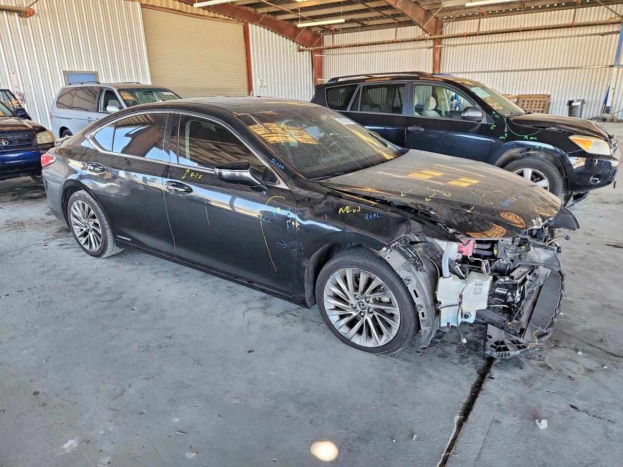 2019 LEXUS ES 300H — снимка 4