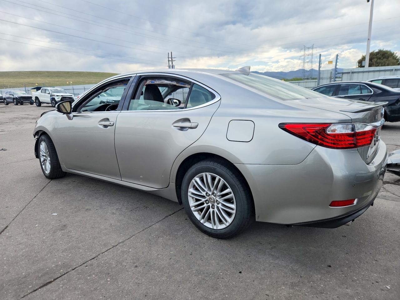 2015 LEXUS ES 350 — снимка 2