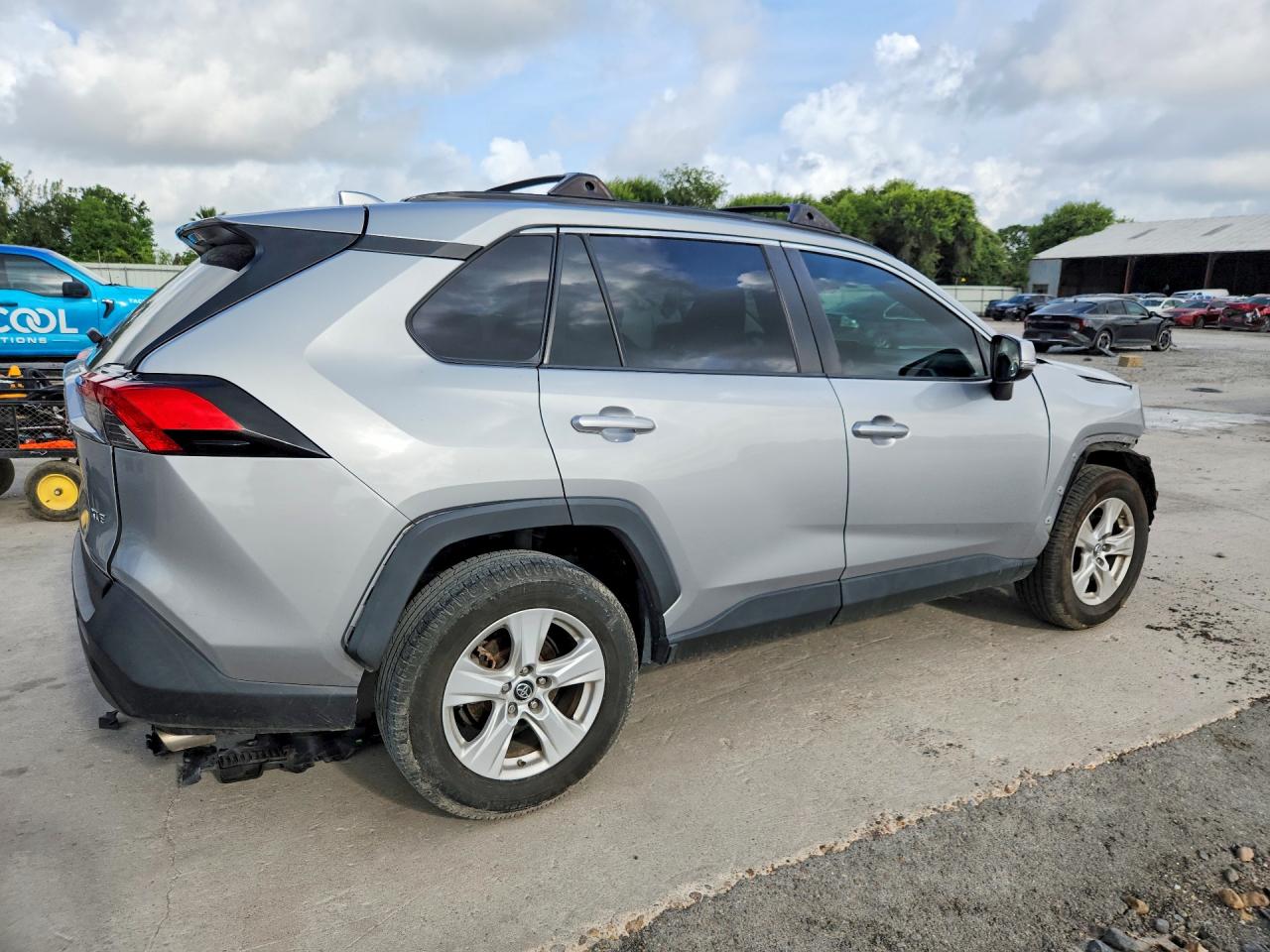 2019 TOYOTA RAV4 XLE — снимка 3