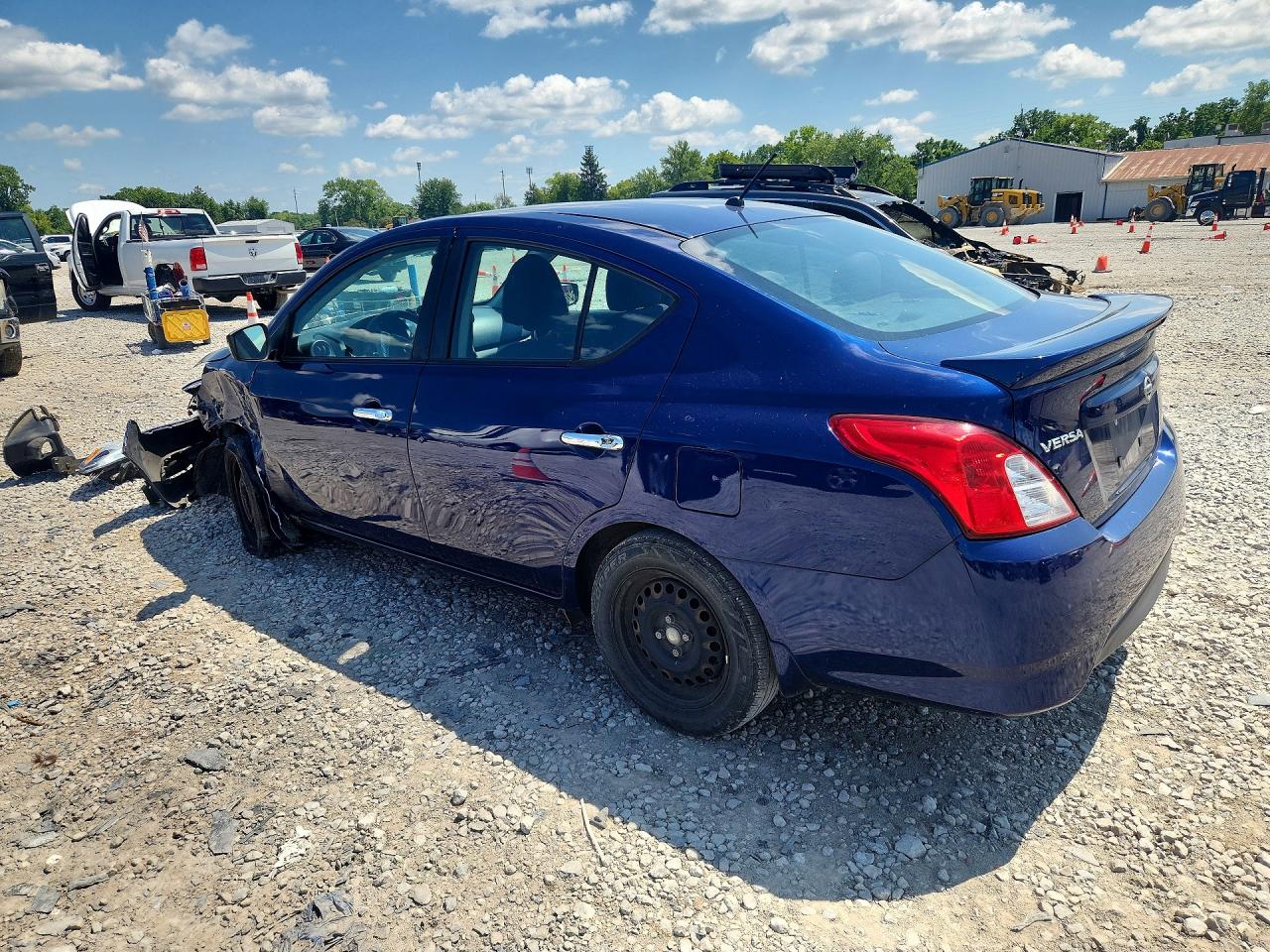 2018 NISSAN VERSA SV — снимка 2