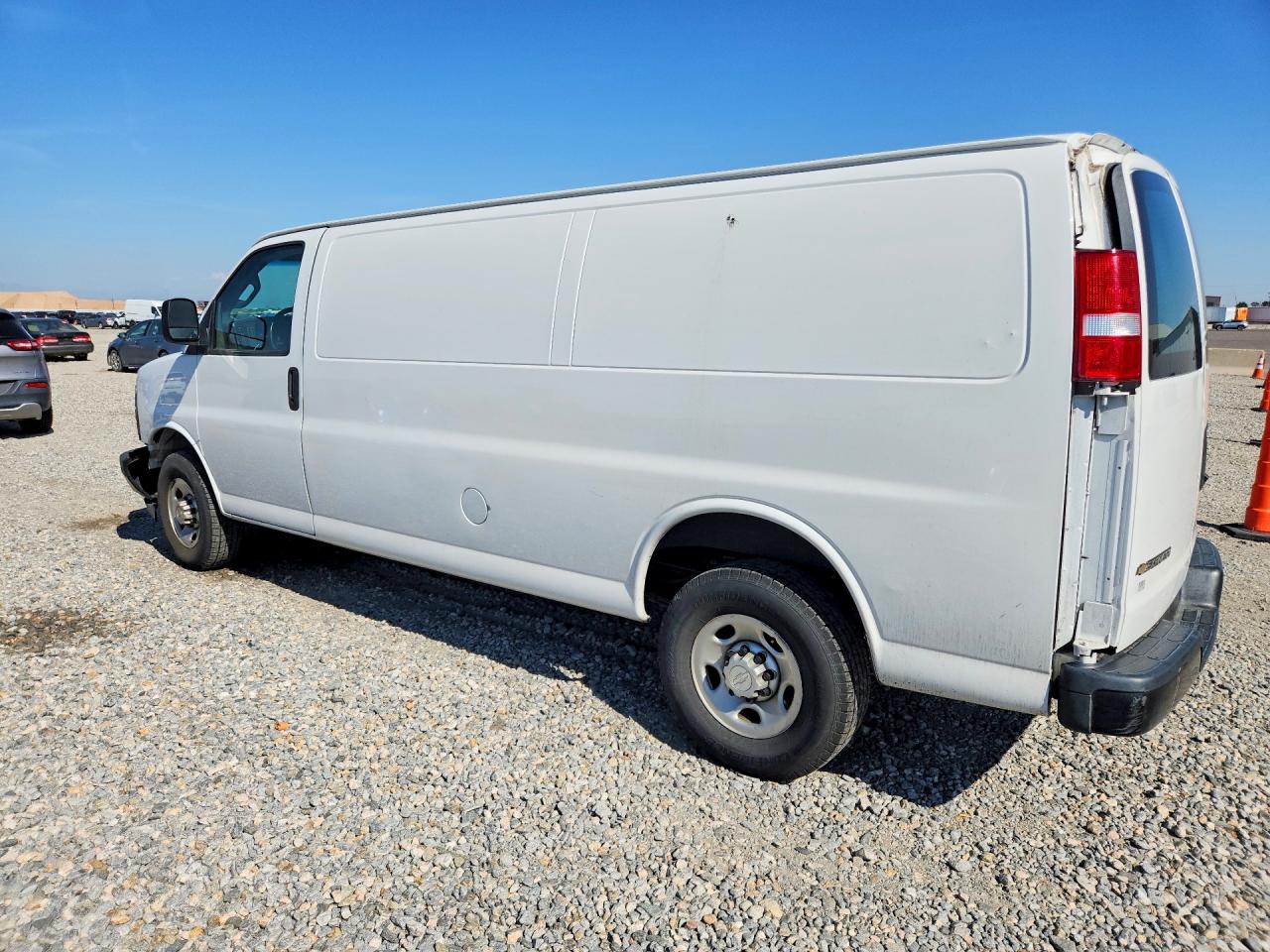 2022 CHEVROLET EXPRESS 2500 — снимка 2
