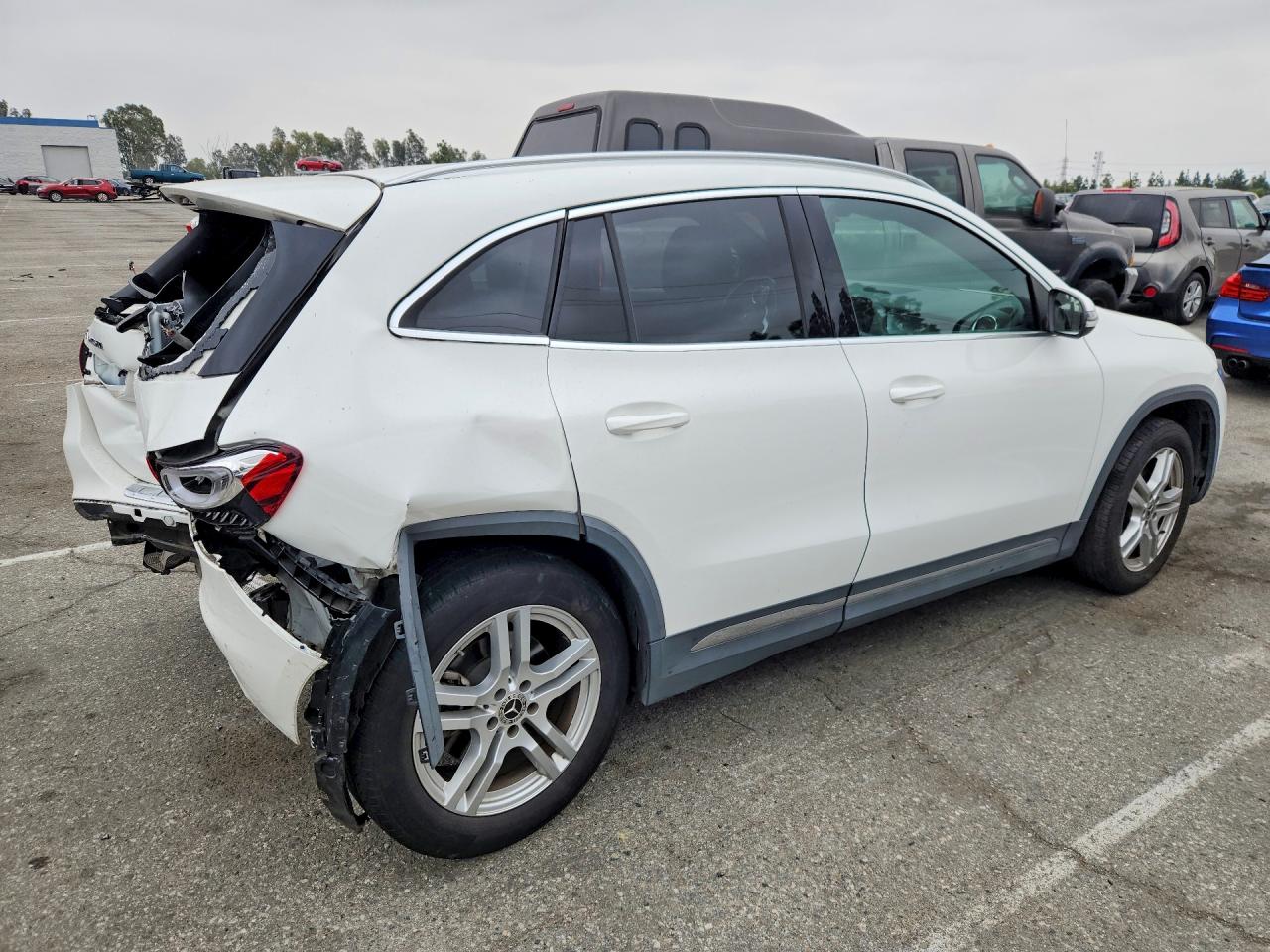 2021 MERCEDES-BENZ GLA 250 — снимка 3