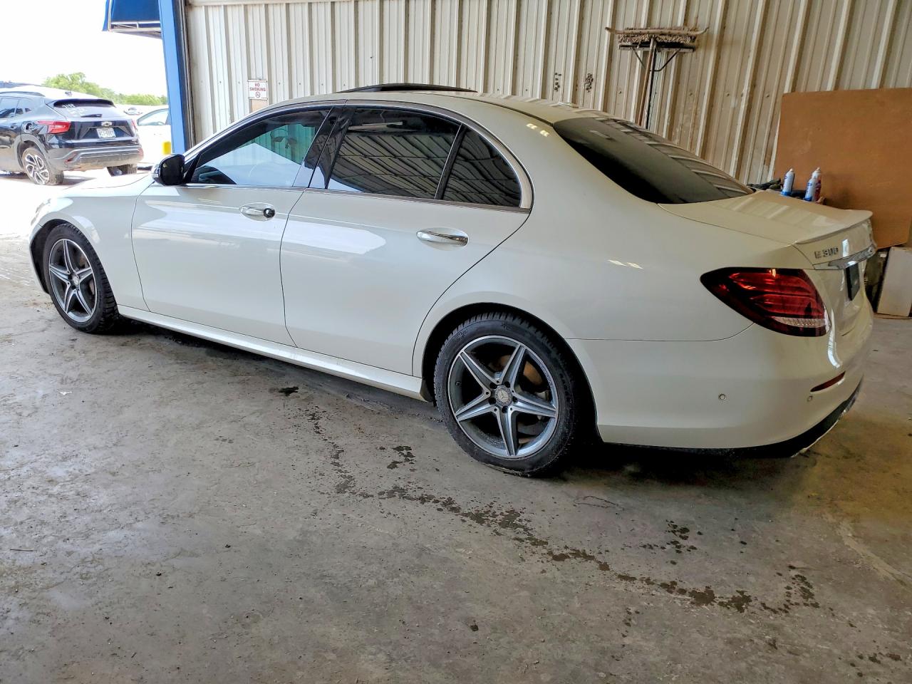 2017 MERCEDES-BENZ E 300 — снимка 2