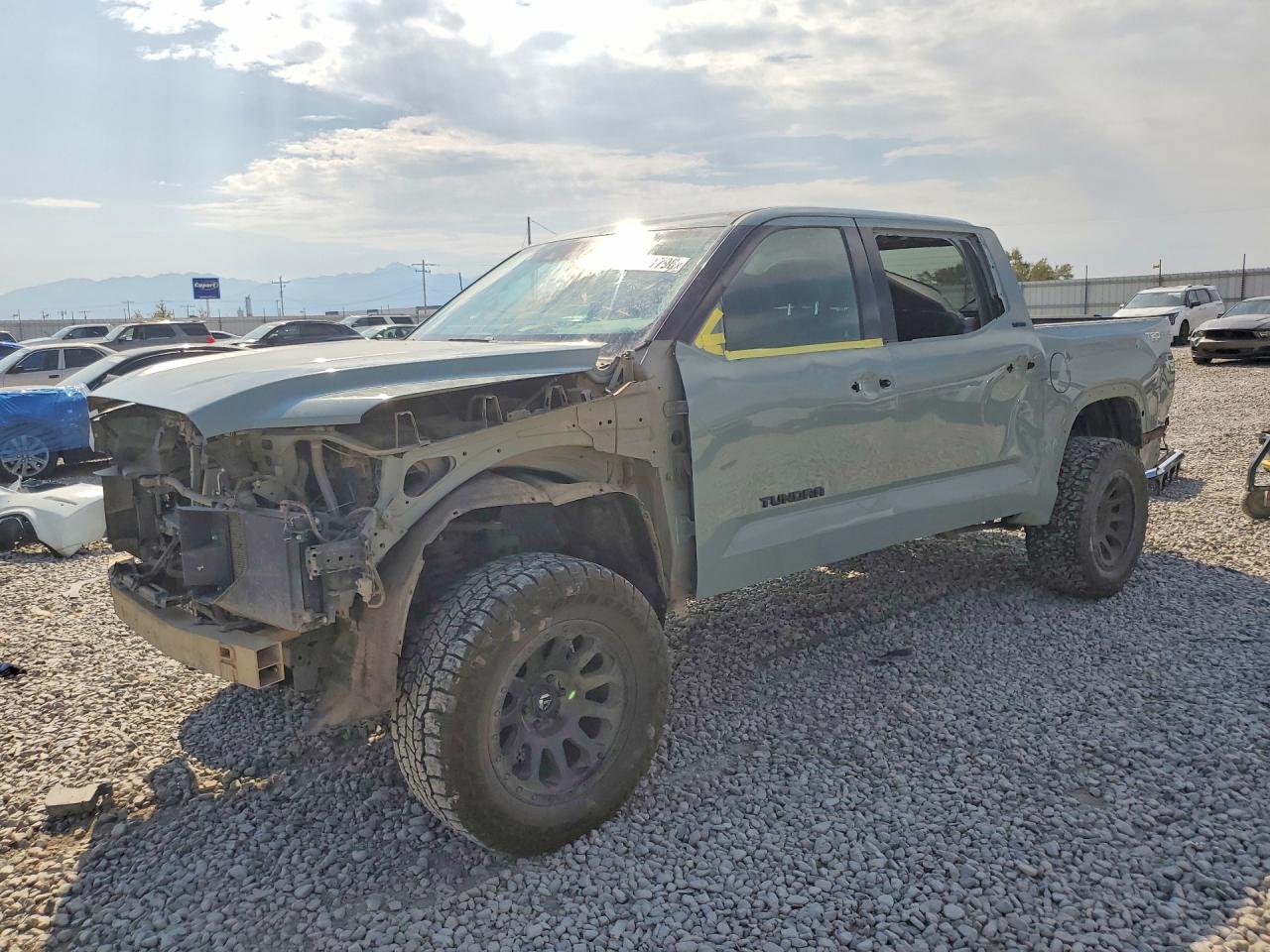 2022 TOYOTA TUNDRA SR5