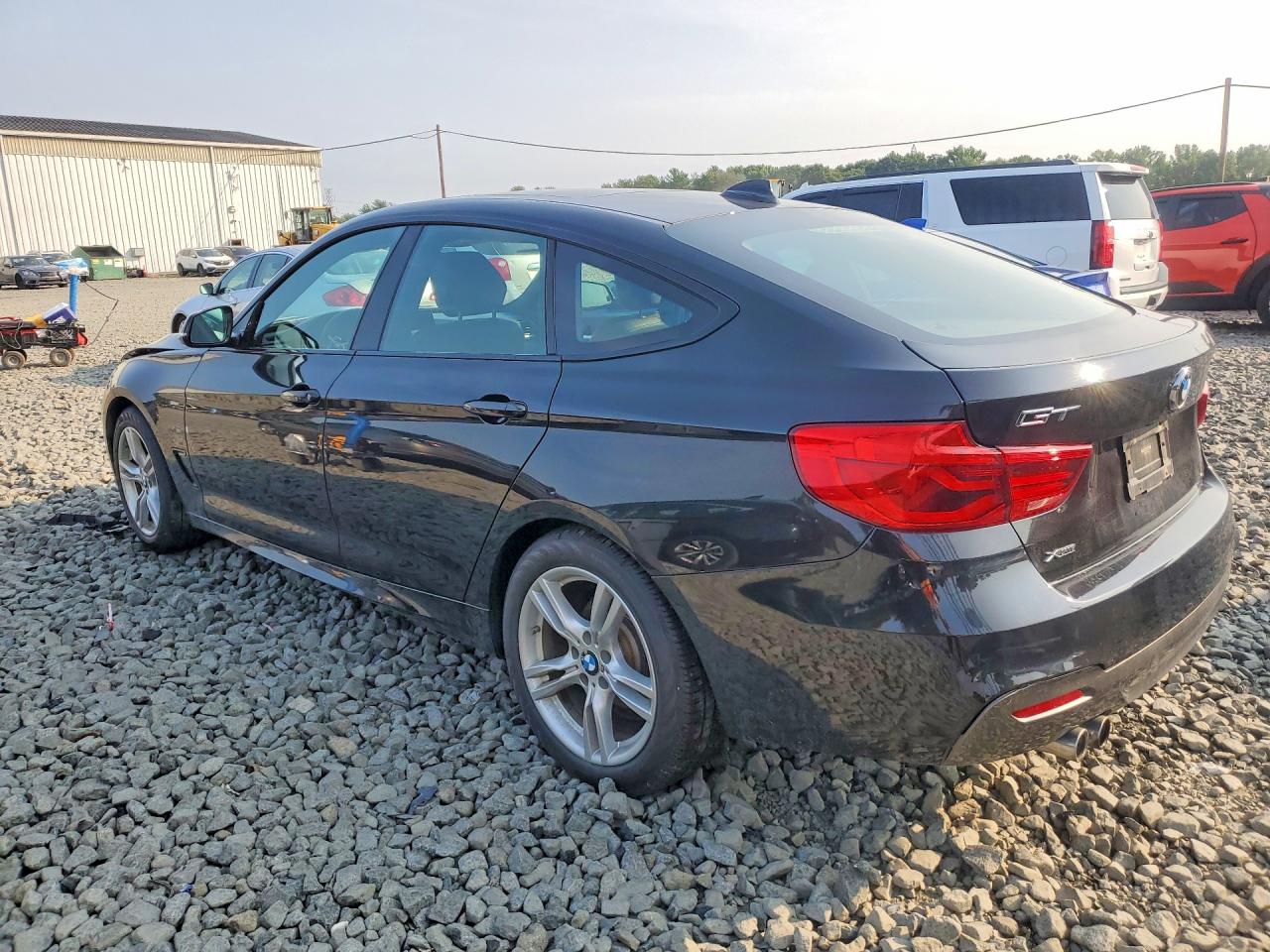 2017 BMW 330 XIGT — снимка 2