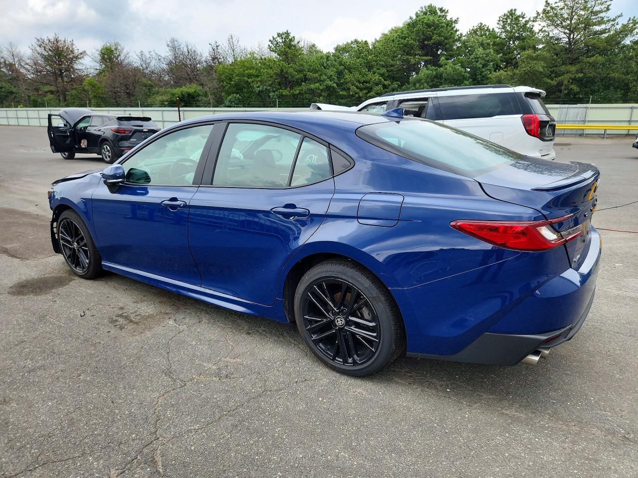 2026 TOYOTA CAMRY SE — снимка 2