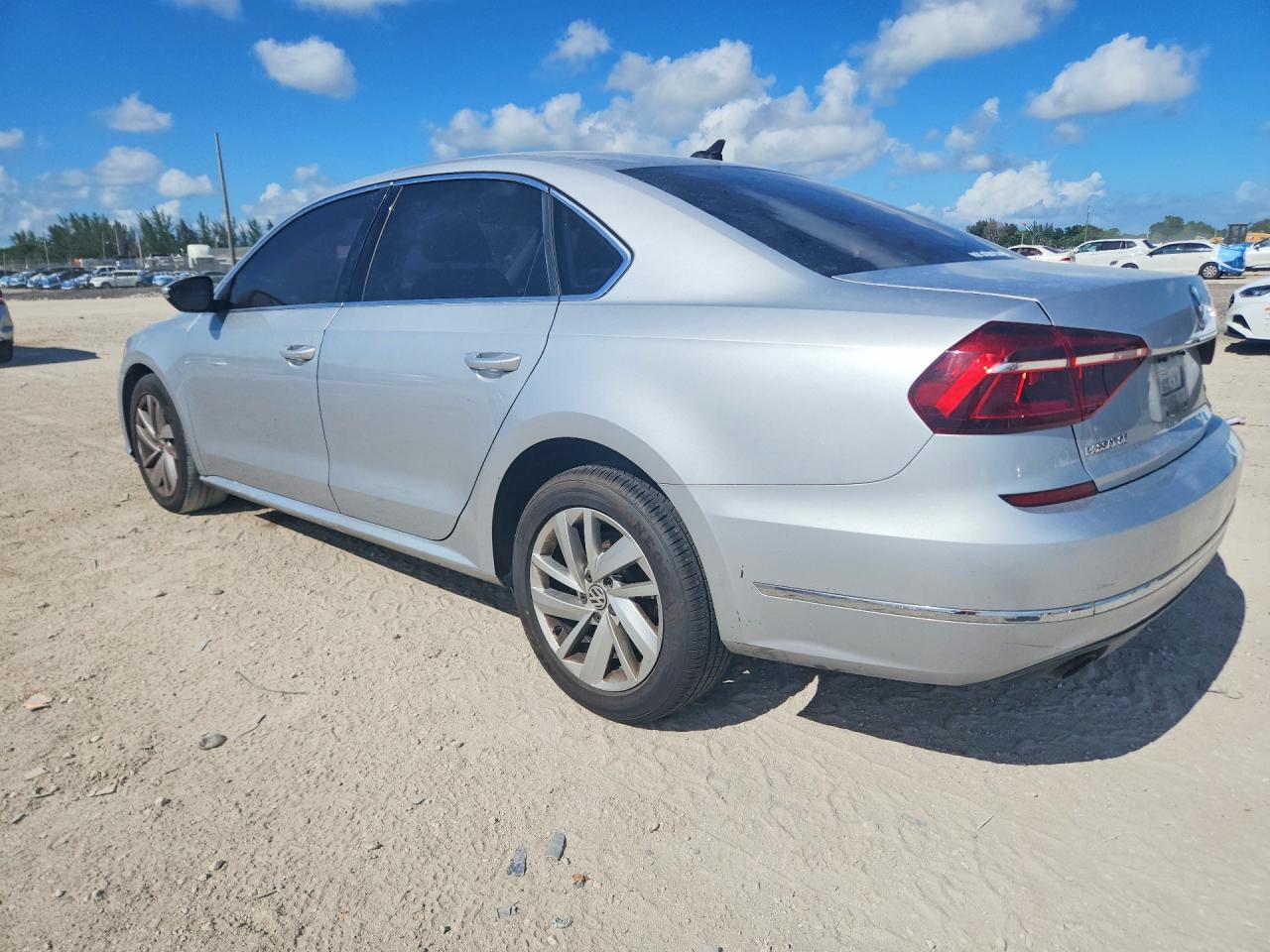 2018 VOLKSWAGEN PASSAT SE — снимка 2