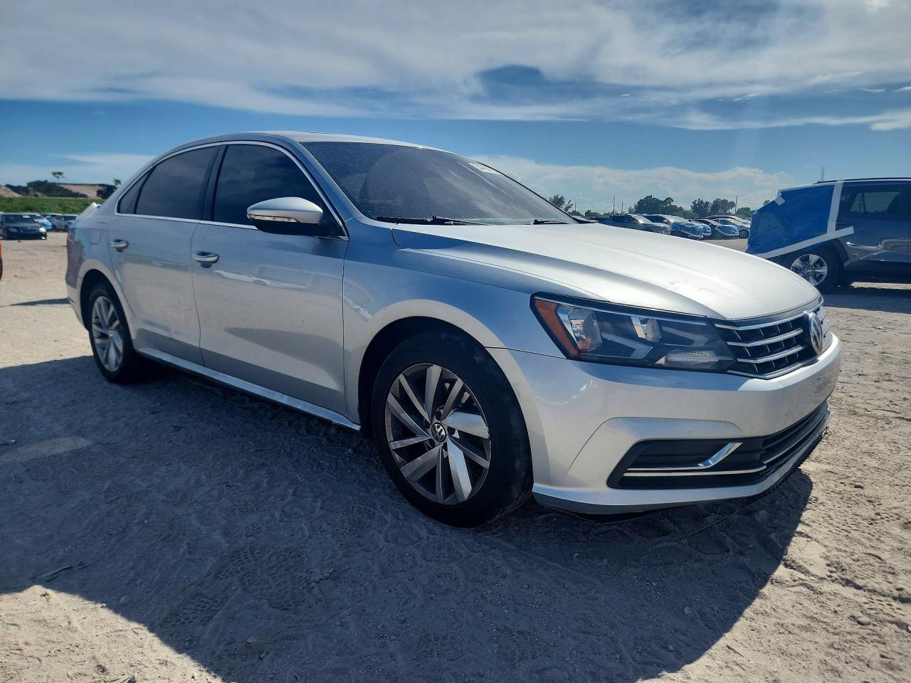 2018 VOLKSWAGEN PASSAT SE — снимка 4