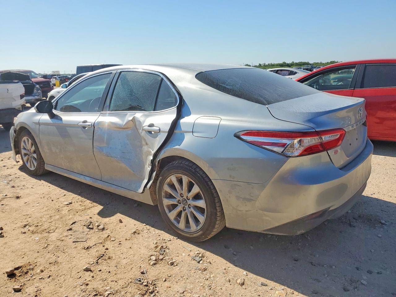 2018 TOYOTA CAMRY LE — снимка 2