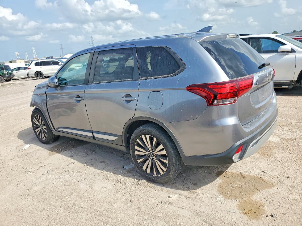 2019 MITSUBISHI OUTLANDER SE — снимка 2