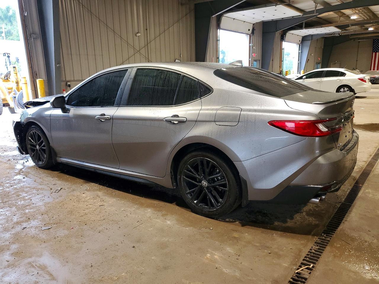 2025 TOYOTA CAMRY SE — снимка 2